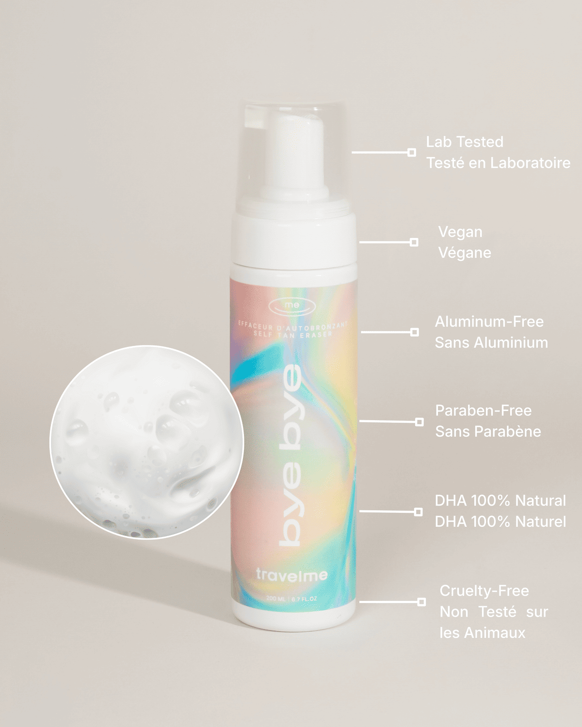 Mousse nettoyante d'autobronzant sur un fond blanc. Distinctions du produit à droite : DHA naturel, etc.