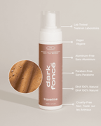 Mousse autobronzante Foncée sur un fond blanc. Distinctions du produit à sa droite : DHA naturel, autobronzant naturel, etc.