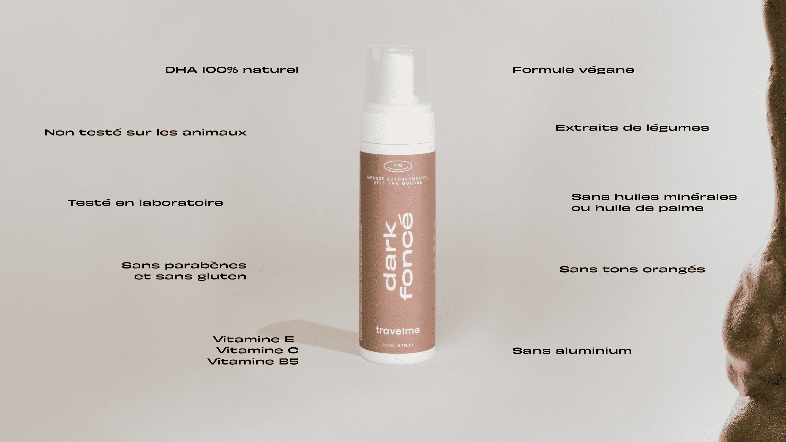 Mousse autobronzante Foncée sur un fond blanc avec de l'ombrage et de la mousse. Distinctions du produit qui gravitent autour : DHA naturel, autobronzant naturel, etc.