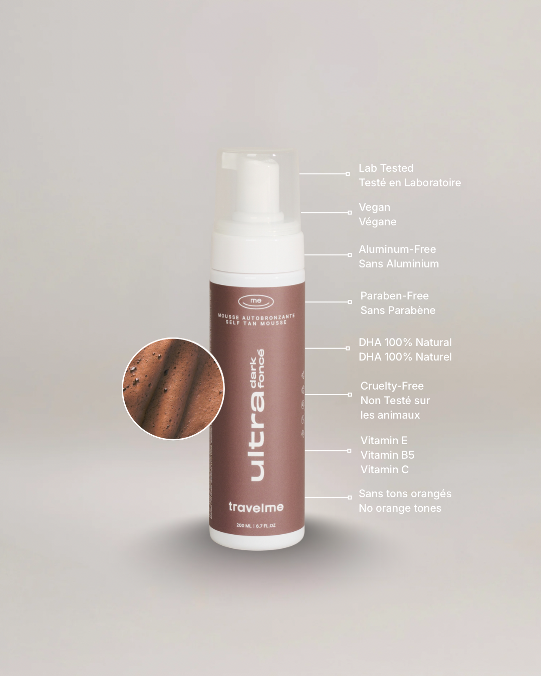Mousse autobronzante Ultra foncé sur un fond blanc avec une plan rapproché de la mousse. Distinctions en français et anglais du produit à sa droite : DHA naturel, autobronzant naturel, etc.